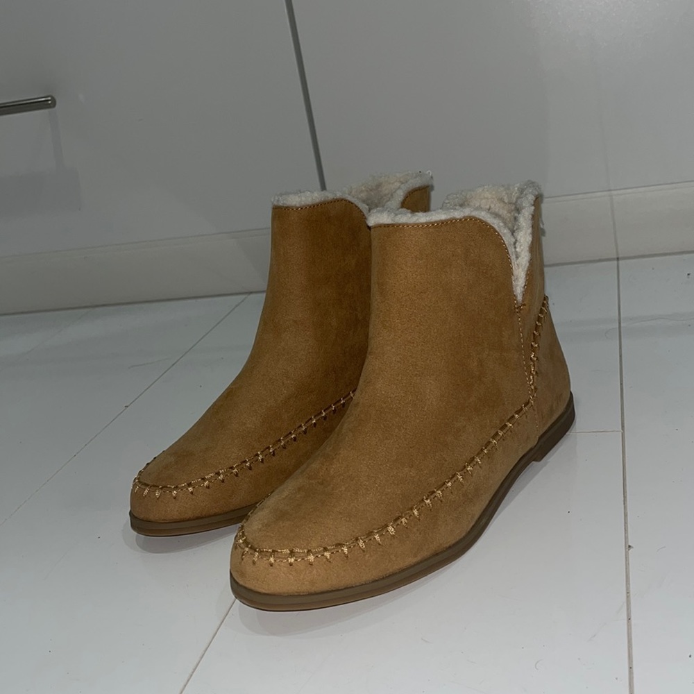 Old Navy Tan Boots, Sherpa Lined